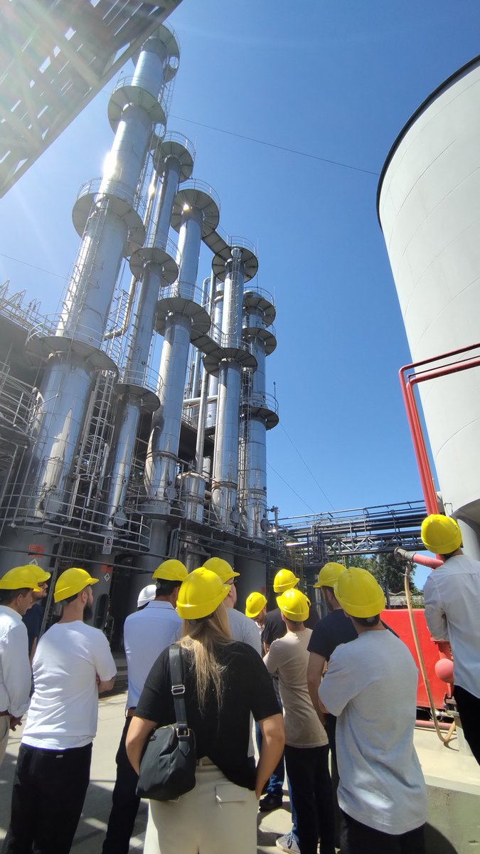 Ayer y hoy más de 20 dirigentes políticos, de distintos partidos, de 8 provincias nos reunimos en Córdoba para conocer su entramado productivo, abrir las fábricas y acercar la política a la industria. Esto es necesario para pensar una Argentina productiva, federal y desarrollada.