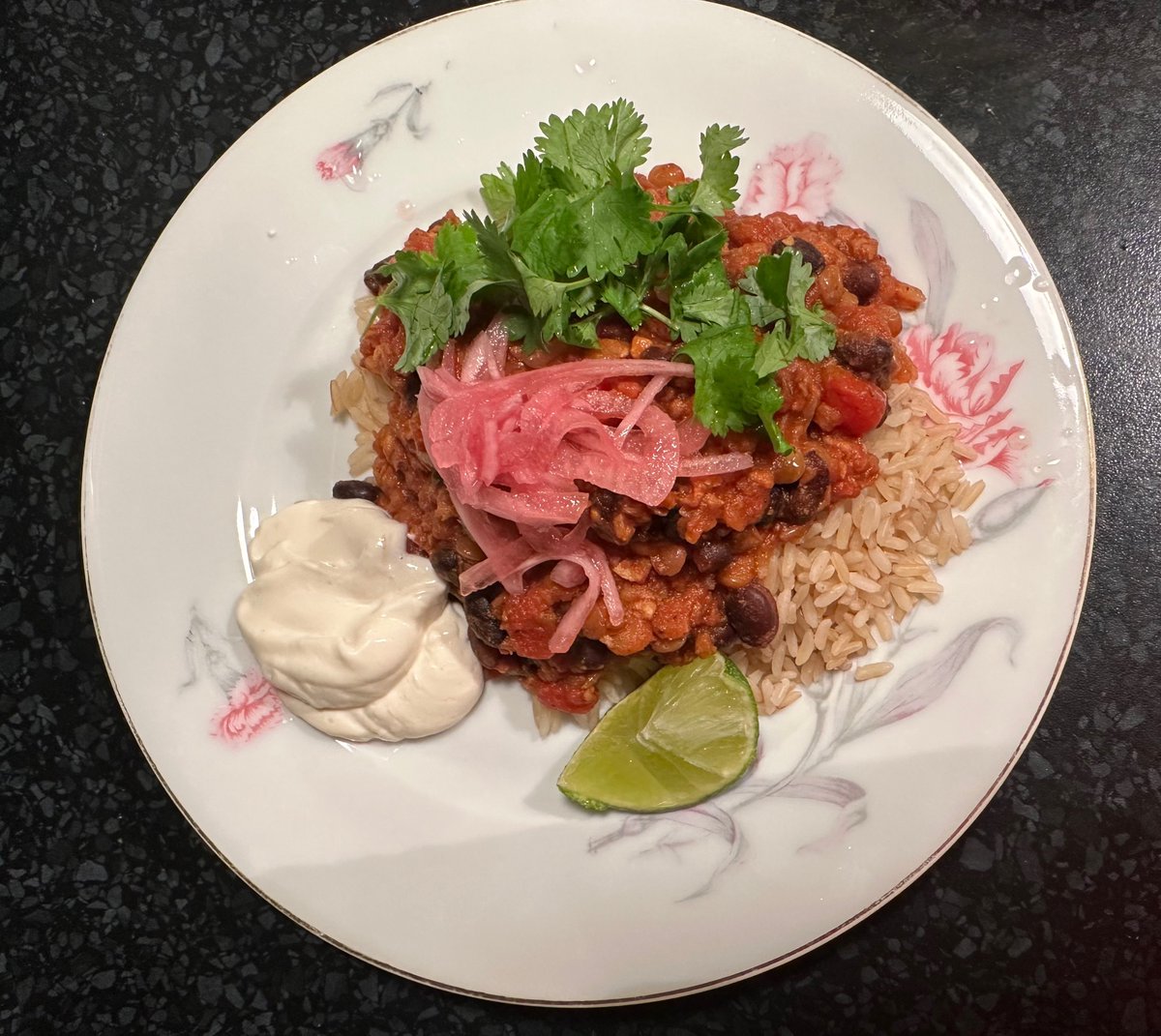 ellaa91's tweet photo. Made veggie chili with homemade aioli tonight ✨ https://t.co/NzXmua2zTR