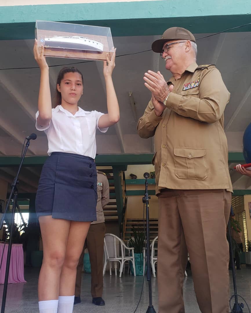 #Cuba concurso Amigos de las FAR.
Fue premiada Brianna Baños Pérez, del municipio Sancti Spíritus en la modalidad fotografía.
Muchas felicidades y gracias por ser amiga de las Fuerzas ArmadasRevolucionarias !!!
#SiempreJoven