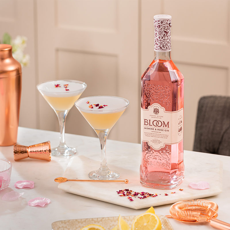 RealBarBook's tweet image. 🌸🍸 BLOOM Gin is now on The Bar Book! A smooth, floral gin crafted by Master Distiller Joanne Moore, infused with chamomile, honeysuckle &amp;amp; pomelo.

📸 Share your BLOOM cocktails, rate them &amp;amp; explore new favorites! 📲 thebarbook.app 🍹✨

#BLOOMGin #TheBarBook #FloralGin