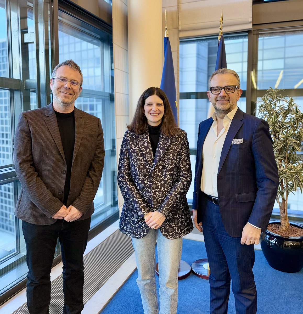 Clara Chappaz (@clarachappaz) on Twitter photo Fière de voir l’<a href="/essec/">ESSEC Business School</a> renforcer son engagement dans l’IA en place à grande échelle depuis 2020 avec le lancement du programme « IA for Responsible Leadership » ! Un programme centré autour de l’innovation et de la responsabilité qui m’ont tant apporté. Fière de voir l’<a href="/essec/">ESSEC Business School</a> renforcer son engagement dans l’IA en place à grande échelle depuis 2020 avec le lancement du programme « IA for Responsible Leadership » ! Un programme centré autour de l’innovation et de la responsabilité qui m’ont tant apporté.