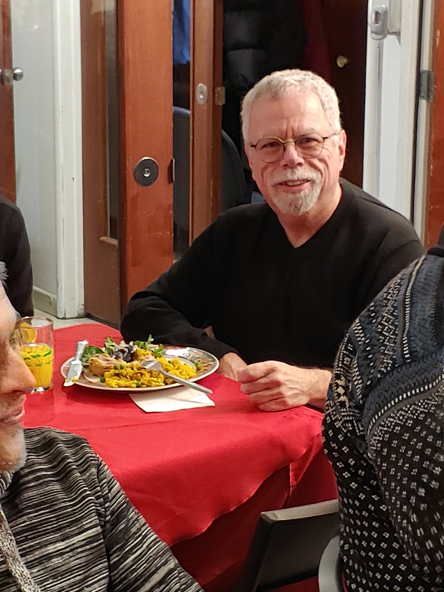 Souper Agora du 31 janvier dernier ! Plus d’une vingtaine de participant.es, des bénévoles et des employé.es se sont réunis pour cette occasion toute spéciale où Dr Routy, nous a fait l’honneur de venir préparer chez nous sa légendaire Paella !