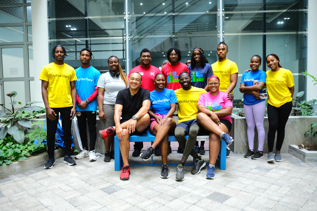 themohwgovjm's tweet image. We’re excited to have donated a Wellness Bench to the Medical Science students of the University of the West Indies, Mona, promoting mental well-being and providing a space for meaningful conversations. Another step toward fostering holistic health.  🌱💬🪑 #TimeOutTuesday