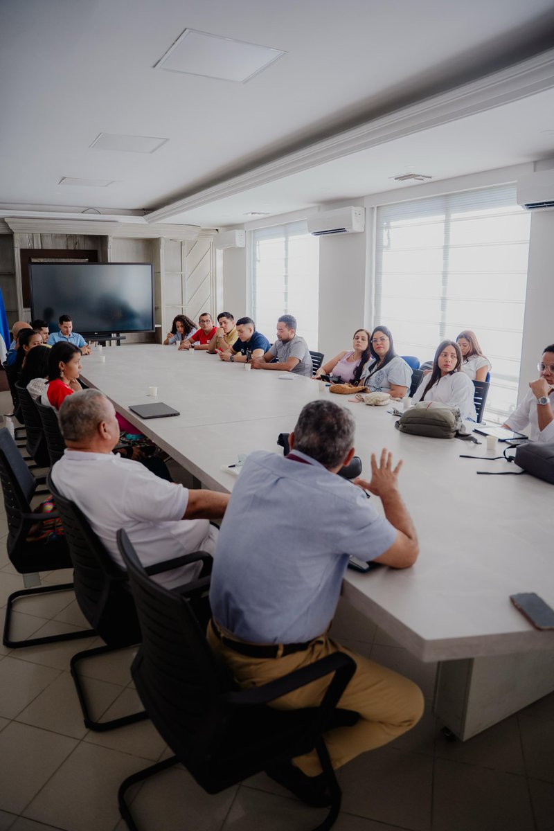 ErnestoOrozcoD's tweet photo. Los inspectores de policía de Valledupar han reconocido nuestra gestión, destacando nuestro compromiso con los corregimientos y el impulso de proyectos para el desarrollo de la zona rural. https://t.co/sOSLD5U7QF