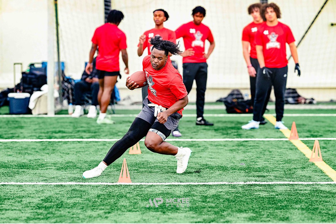 Good competition and good work <a href="/Preps_247/">AllStatePreps</a> <a href="/EdOBrienCFB/">EdOBrienCFB</a> 
Taking it all in ✍🏾