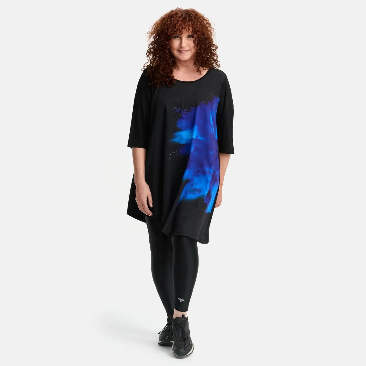 seelenlook's tweet photo. Ein echtes Must-Have für deinen Lagenlook! Die A-Form Tunika von Frenzi in Schwarz überzeugt mit weicher Viskose &amp; modernem Oversize-Schnitt. Perfekt für große Größen &amp; Plus Size! Jetzt entdecken 👉 https://t.co/W9oXTzRvtF https://t.co/DXEKICUALB