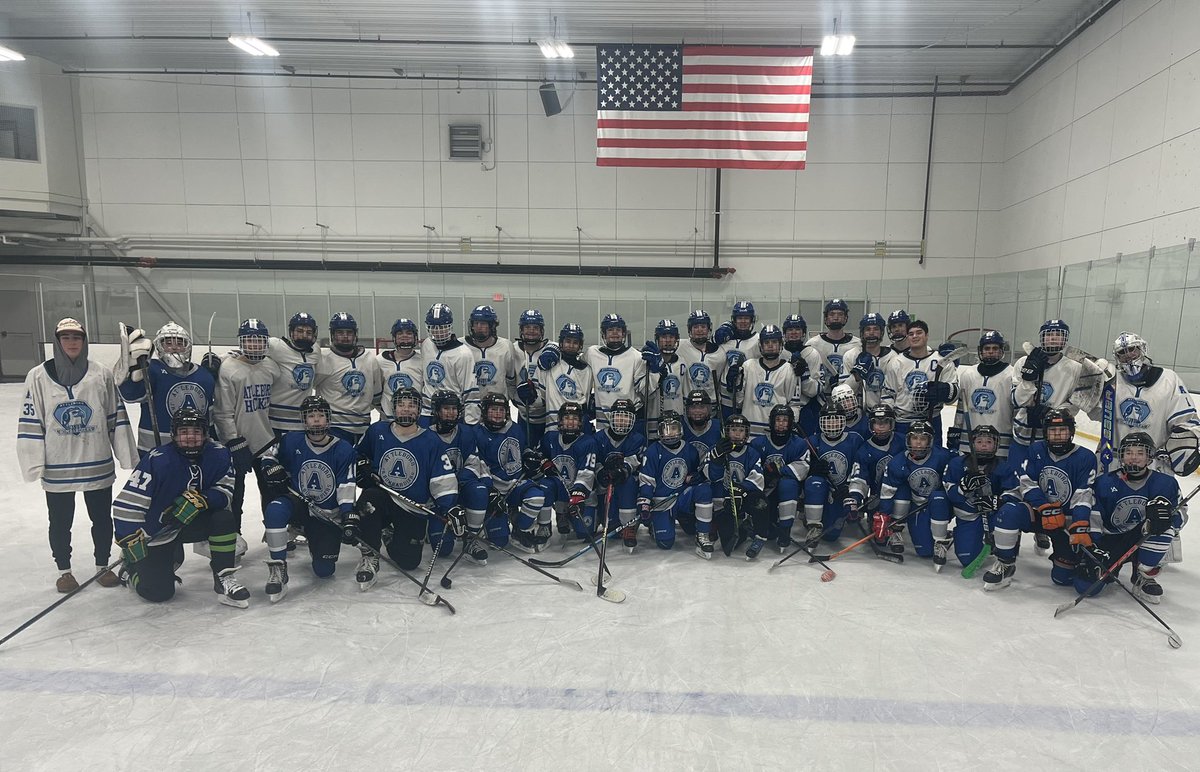 The future of the program, our Jr. Bombardiers, joined us on ice for practice- future is bright -Go Big Blue !!! 
#TogetherWeSucceed  <a href="/AboroAthletics/">Mark Houle</a> <a href="/BoostersHockey/">AHS Hockey Boosters</a> <a href="/AHS_Bluepride/">Attleboro High</a> <a href="/VarsityBooster/">Attleboro Varsity Booster Club</a>