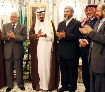Columbuos's tweet photo. اذا قال لك أحدهم وينكم عن فلسطين؟ 

ذكروه أن في عام 2006م تم عقد صلح بين " فتح وحماس " في مكة بوساطة سعودية لانهاء الحرب الاهلية بينهما، وما إن عادوا لبلادهم حتى نقضوا العهود وقتلوا بعضهم البعض ومزقوا القضية وشمّتوا الصهاينه بهم.

لذلك لا تسألنا، اسال بلدك وقادتك عن الفشل. 👍🏼 https://t.co/LNtihP7pMk