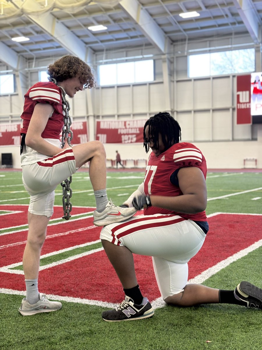 Blessed to receive an offer after a great visit from <a href="/JimCollins_FB/">Jim Collins</a> and @Cjohn_5 

<a href="/WittFootball/">Wittenberg Football</a> 

<a href="/Coach_Mobley/">Coach Mobley</a>