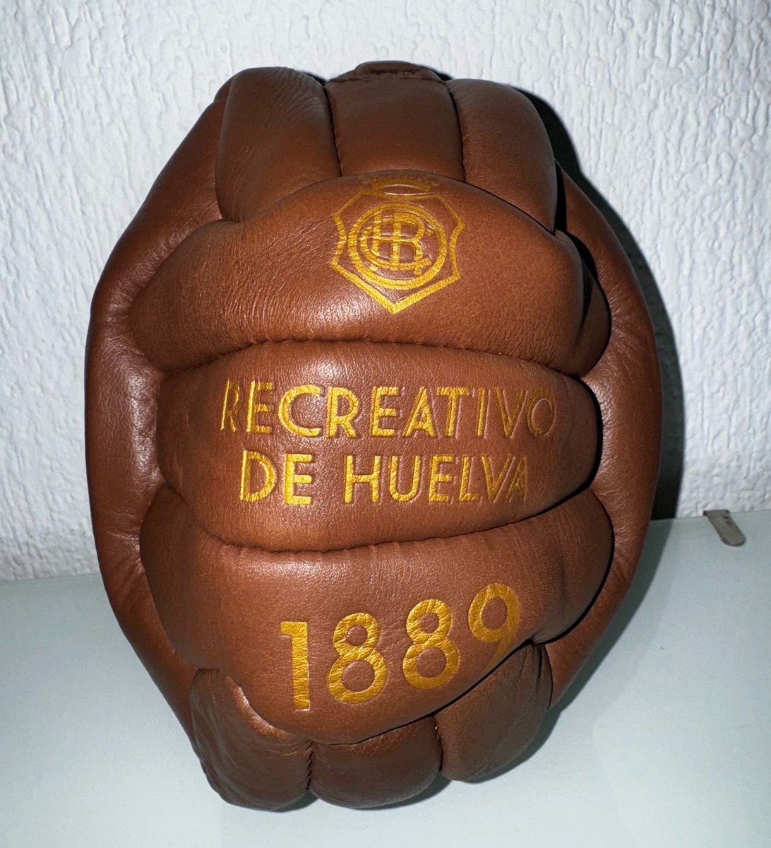 🔵⚪SORTEO RETRO RECRE🔵⚪

- Camiseta de la temporada 94-95
- Balón antiguo 
- Libro de <a href="/humildegrandeza/">Humilde Grandeza ®</a> 

¿Quieres participar? Síguenos, haz RT y menciona a tres amigos 🔄🗣️

El SÁBADO 22 de Febrero después del partido anunciaremos al ganador🥇