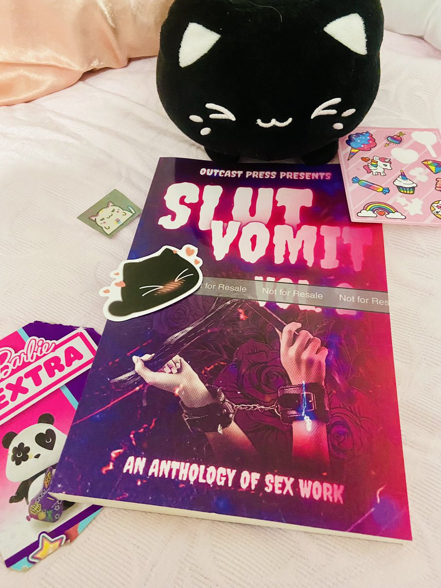 After so much trouble getting to print, she is finally ready to cause more! 😈 21 stories of all attitudes from crime and horror to peppy and ironic slices of life! 🍕