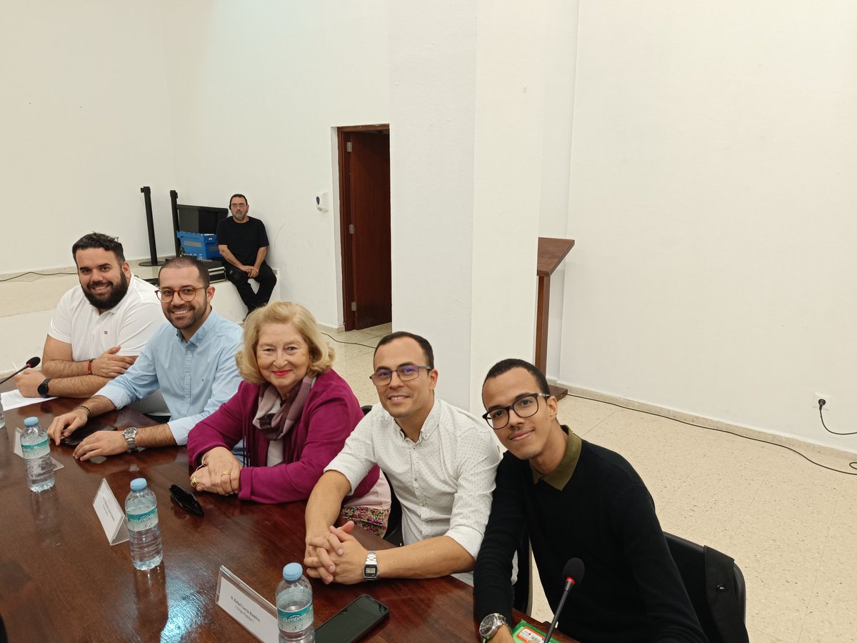 ppciudadalta's tweet photo. 🏛️ Junta extraordinaria para la aprobación de los presupuestos municipales en Ciudad Alta.

🤬 El PSOE sigue en su empeño de abandonar este distrito y negar la realidad  que afecta cada día a más personas. 

💪🏻¡Seguimos trabajando! https://t.co/283JQt8xNU