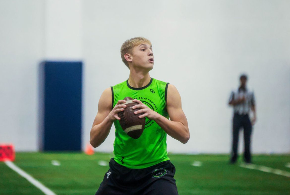 BryceBackus42's tweet photo. Each week working out hard at @PowerStrengthTS to get body ready, also speed training @breds_perform. Multiple qb training and 7-7 all while playing Varsity Basketball as a captain. Throw in a 4.01 GPA, I will be a grinder and leader for some college. @JoeMento @mfarrellsports @PlayBookAthlete @coachschuman @QBHitList @RisingStars6 @Coachcrist1 @KirkCiarrocca @bradodom @CoachHarmon_ @CoachChapin @M__Piatkowski @CoachRyanO @CoachJWaters @QBCoachMacklin @CoachRSmith1