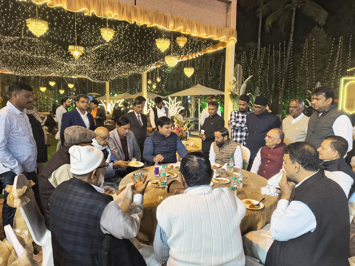 DevendraYadavMP's tweet image. पटना के Hotel Maurya में जनाब औसाफ लड्डन साहब की भांजी की शादी के मौक़े पे।
@ausaf_laddan