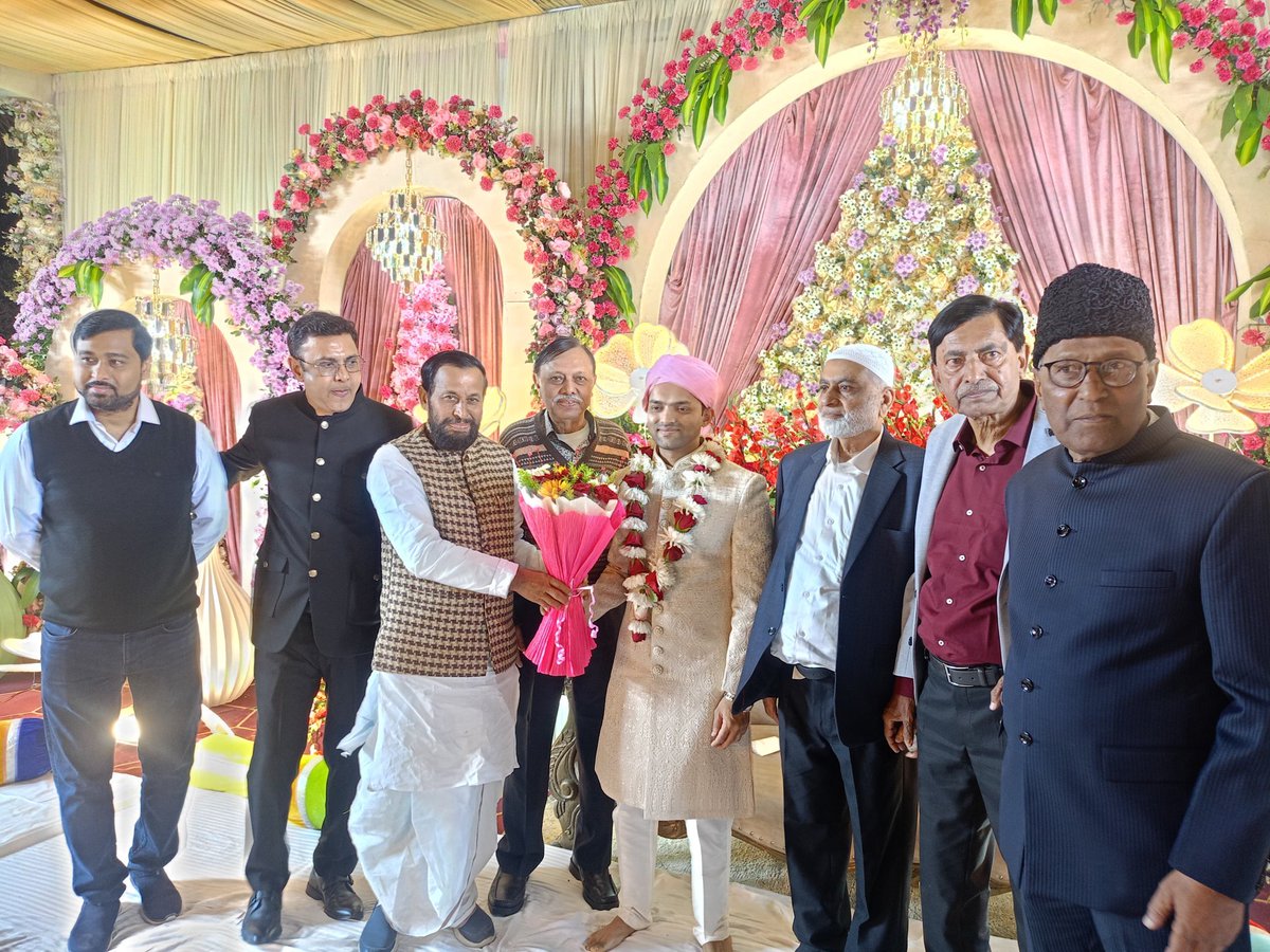 DevendraYadavMP's tweet image. पटना के Hotel Maurya में जनाब औसाफ लड्डन साहब की भांजी की शादी के मौक़े पे।
@ausaf_laddan