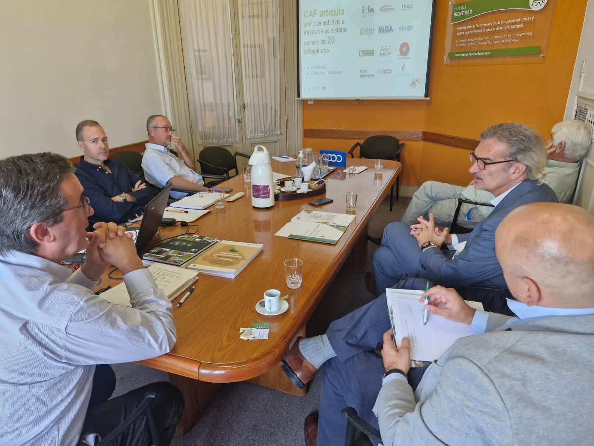 Un gusto recibirlos en nuestra casa‼️

El Comité Ejecutivo de CAF, encabezado por el presidente Pablo Perdomo, se reunió con <a href="/PabloRuizHiebra/">Pablo Ruiz Hiebra</a> y Sebastián Torres, Coordinador Residente y Asesor <a href="/ONUUruguay/">ONU Uruguay</a> 

▶️La reunión se realizó en el marco del Año Internacional de las Coops