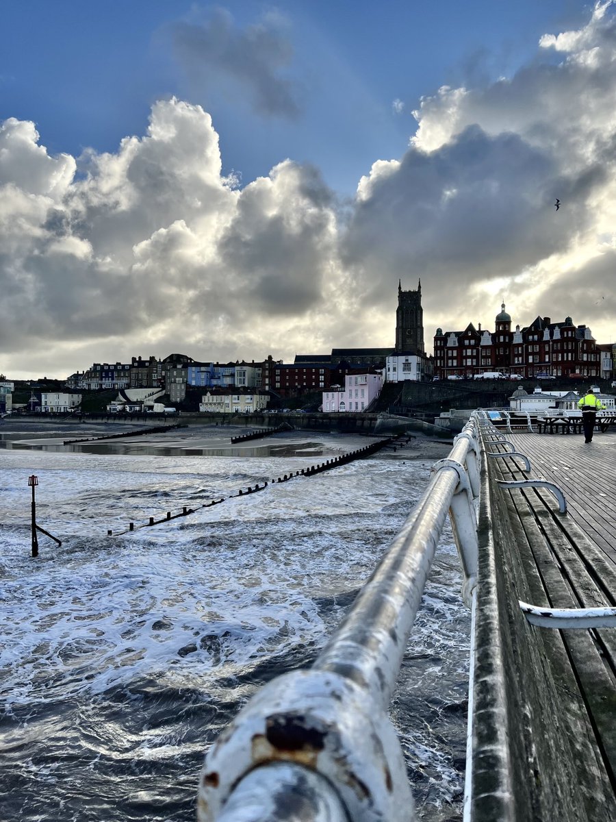 Jenlawconsulti1's tweet image. #Cromer beach ⁦@ThePhotoHour⁩ ⁦@StormHour⁩ #surreal