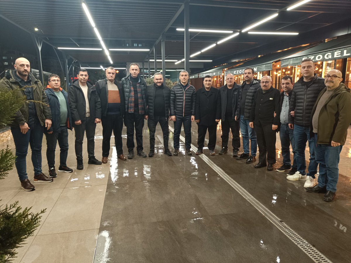 TC_UsakValiligi's tweet photo. Valimizi Ankara’dan ziyarete gelen kıymetli şehit ailelerimize ve gazilerimize nazik ziyaretleri için teşekkür ederiz. https://t.co/y0xn0DRl1L