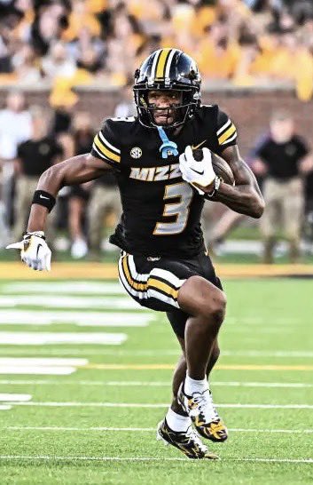 GuruFantasyWrld's tweet image. Luther Burden III is the Jaxon Smith-Njigba of this draft cycle.

⁃ 5-Star Recruits

⁃ ELITE production (3.00+ YPRR, 90.0+ PFF Receiving Grade) as Sophomores

⁃ Primarily slot-WR’s (80%+ slot-rates)

⁃ Elite stop/start quickness

JSN a bit more “polished” – Burden a bit more…