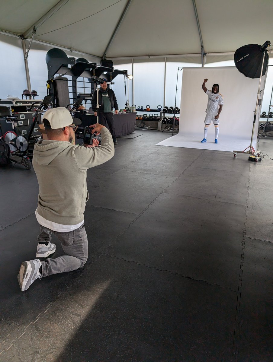 SamuelLoera8's tweet photo. Fun shoot at LA Galaxy 📸 https://t.co/qe2hdmlSHG