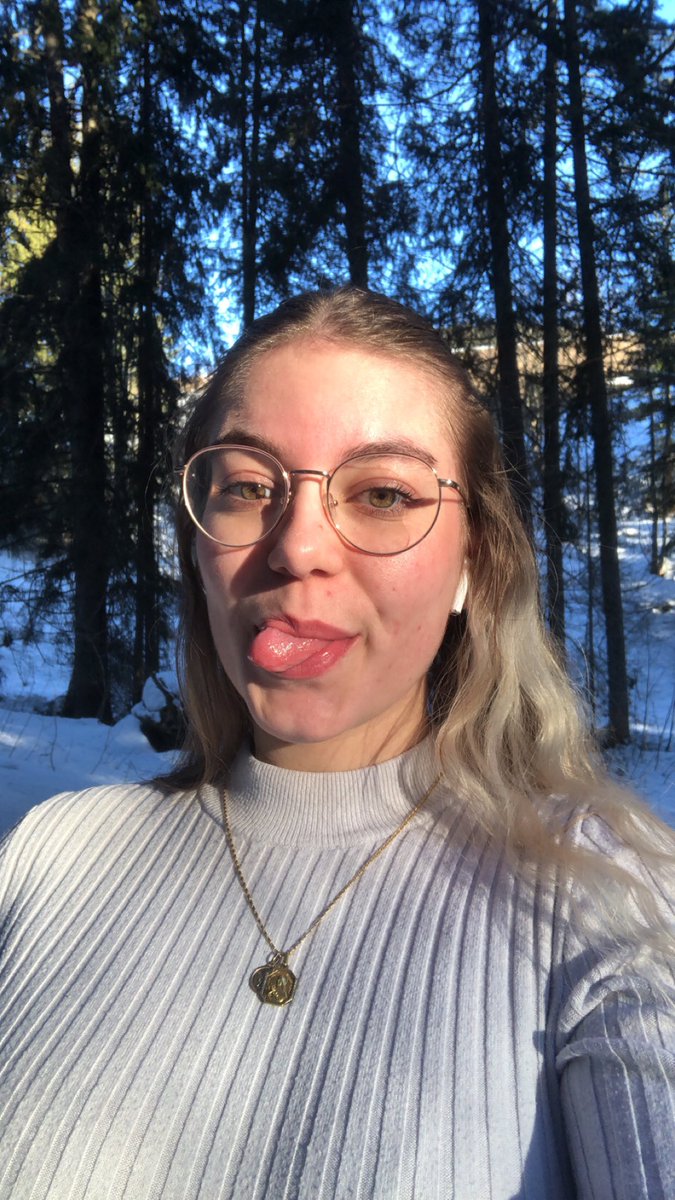 chloerllnd_'s tweet photo. imo c'est l'heure d'un (faux) face reveal parce que la montagne #toutsimplement https://t.co/kGYqPVnC7b