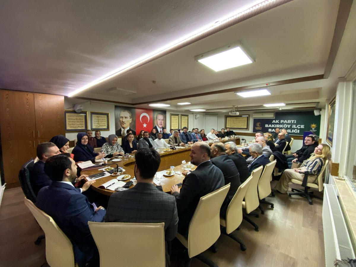 Akbakirkoy's tweet photo. Haftalık Olağan Yönetim Kurulu Toplantımızı İl Koordinatörümüz @CahitErtemel’ın katılımlarıyla gerçekleştirdik. 

Bu toplantının ilçemiz ve teşkilatımız için hayırlara vesile olmasını  diliyoruz. 

@abdullahozdemir
@halimaksu
@AvAhmetKuran
@tbuygun1 https://t.co/MeUb7yphCm