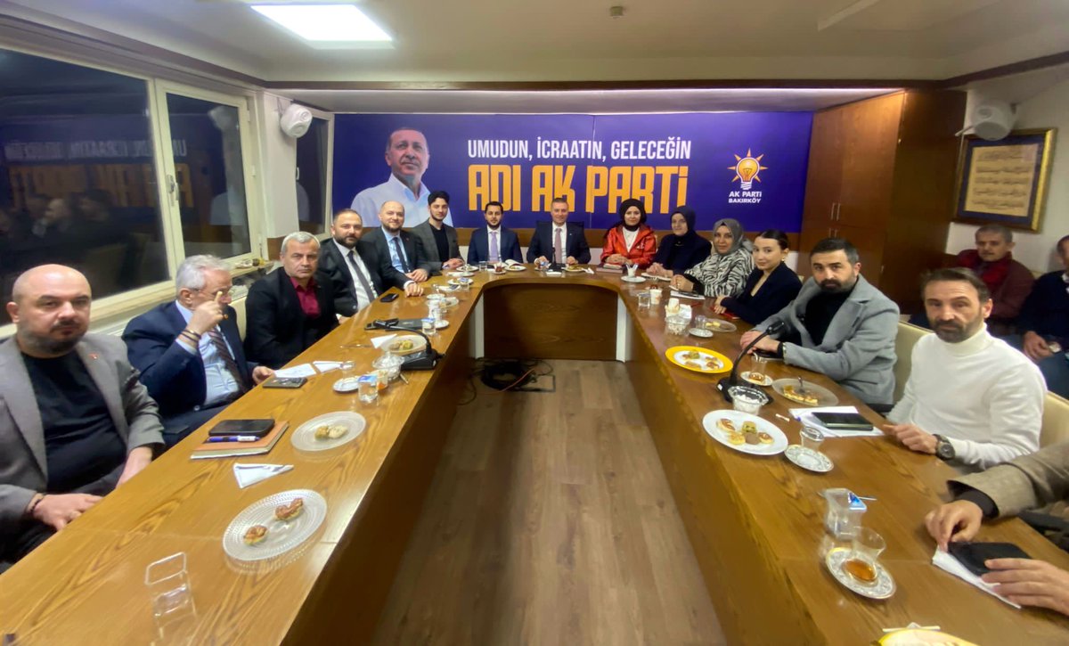 Akbakirkoy's tweet photo. Haftalık Olağan Yönetim Kurulu Toplantımızı İl Koordinatörümüz @CahitErtemel’ın katılımlarıyla gerçekleştirdik. 

Bu toplantının ilçemiz ve teşkilatımız için hayırlara vesile olmasını  diliyoruz. 

@abdullahozdemir
@halimaksu
@AvAhmetKuran
@tbuygun1 https://t.co/MeUb7yphCm