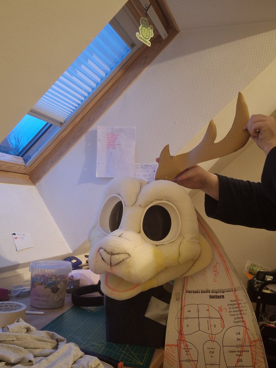 Commande en cour
Trop contente de la forme quil prend,il est trop mimi ✨️🥰

Fursuit head commission wip!
So happy how he turn out he is so cute✨️🥰

Tags:
#fursuit #furryartist #furryartwork #fursuithead #fursuitcommission #furrycommission #furry