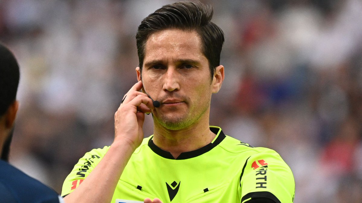Lo que le están haciendo a Munuera Montero por expulsar a un jugador que le insultó

ES ASQUEROSO 

Y lo dice un madridista 

#StopAcosoArbitralYa