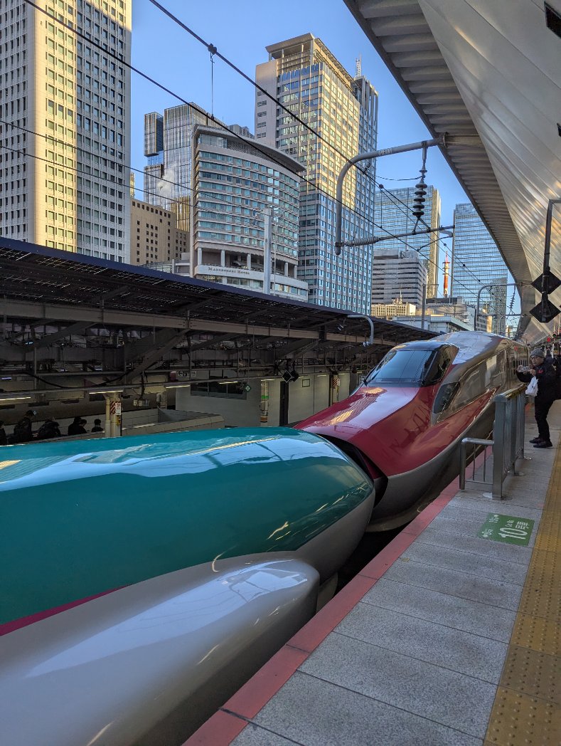 michinaoh's tweet image. Quick business trip to Sendai, Japan. Our kids love these "transformer trains" that run in northeastern Japan. The red and green ones travel together around Tokyo before splitting into separate trains for their destinations. Hope the kids can take them next time!