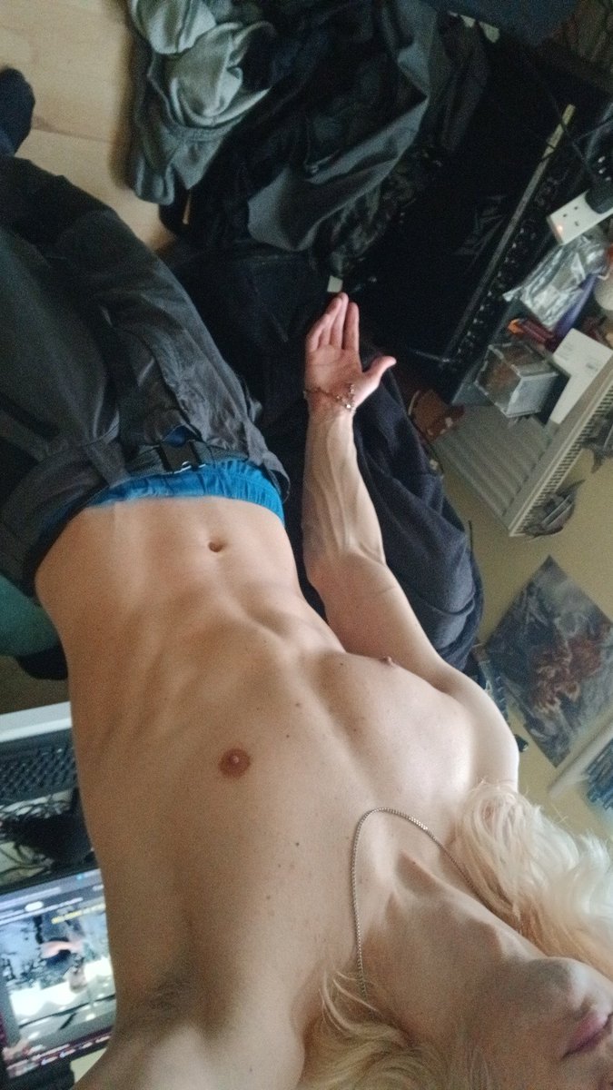 Loopard_'s tweet image. I need an older woman rn 😔😔😔