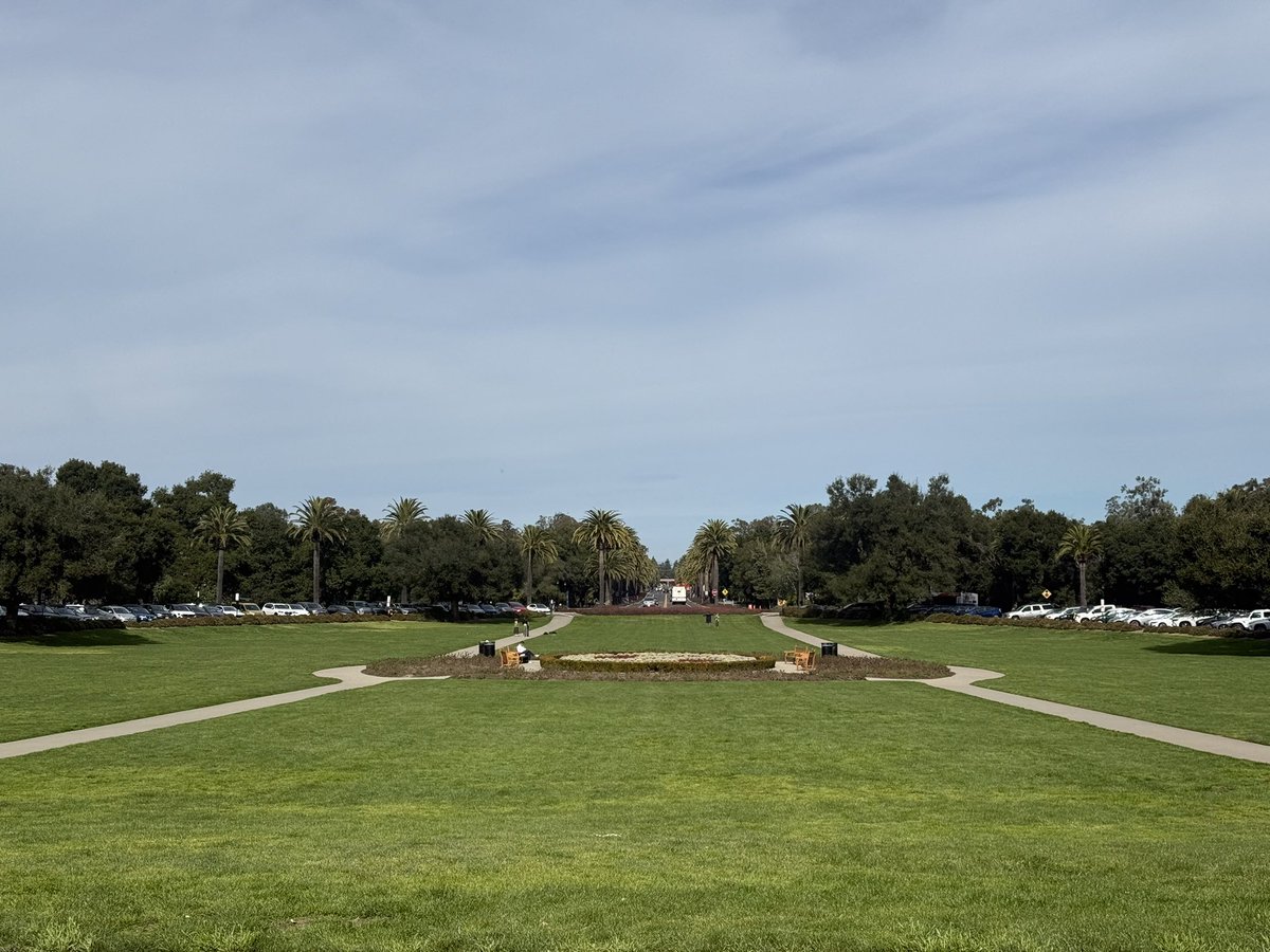 スタンフォードは東京ドーム700個分らしい、膨大な敷地に、大学現役合格の日本人は3-4人、MBAを合格する大人も片手程しかいない一流の集まる大学。スタンフォードにいる日本人仲間に集まってもらい議論した、彼たちからは人生の豊とは？を徹底的に追い求めていて、お金への追求の少なさにびっくりした