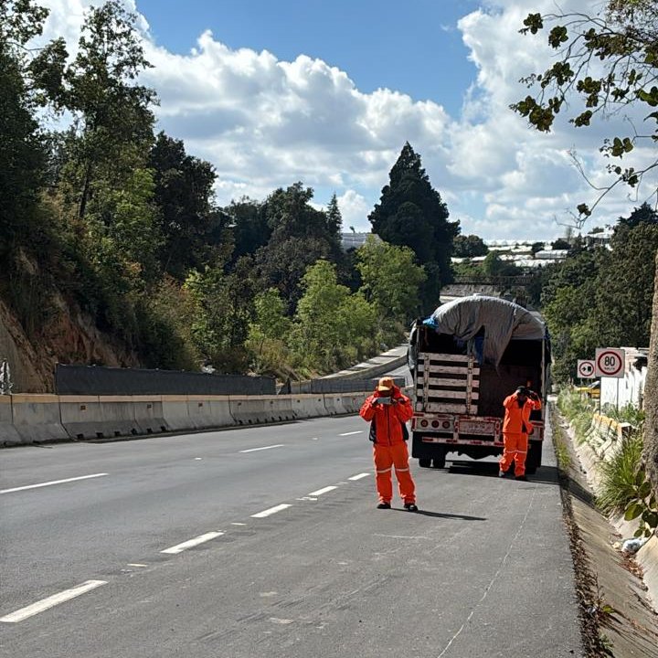saascaem's tweet photo. En #SAASCAEM optimizamos tu viaje: más seguro, rápido y cómodo. 🛠️✨
✅ Renovación de cabinas, guarniciones y carriles.
✅ Reducción de tiempos de espera.
✅ Flujo vehicular más eficiente.
¡Tu comodidad es nuestra prioridad! 🛣️
#ElPoderDeServir https://t.co/kohPqIddP3