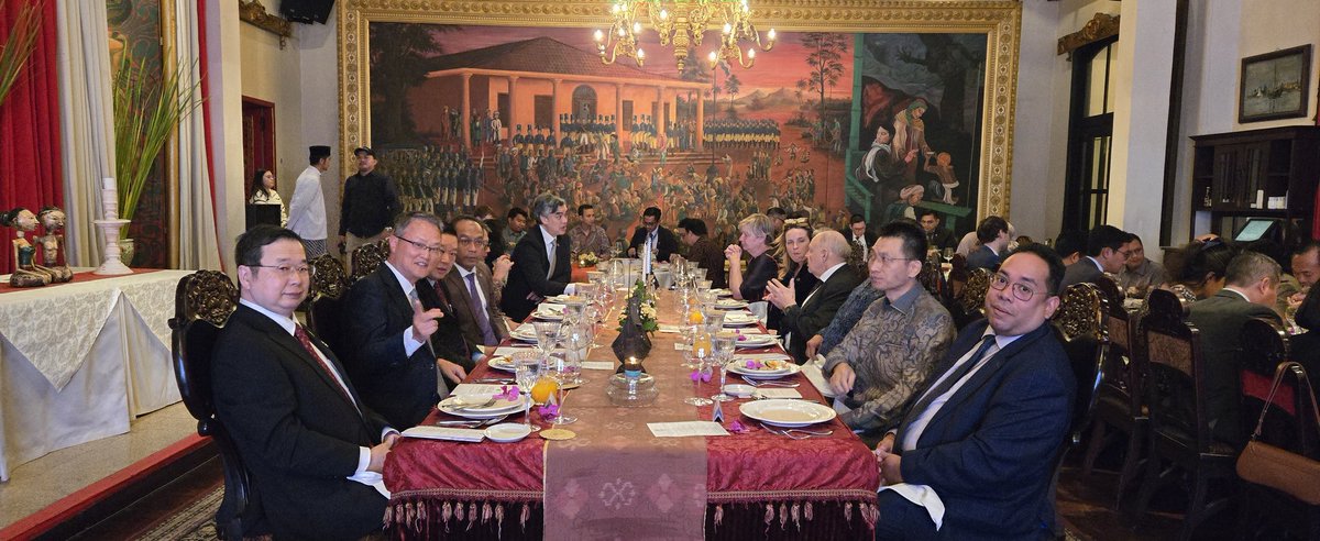 diplomatROK's tweet photo. ASEAN Energy Reception hosted by #ACE, ASEAN Center for Energy, @aseanenergy welcoming new Executive Director Dato Ir. Ts. Abdul Razib bin Dawood. Congratulations and welcome to the capital of #ASEAN. Look forward to working closely during your tenure in this challenging time. https://t.co/X8mfO9ZWnM