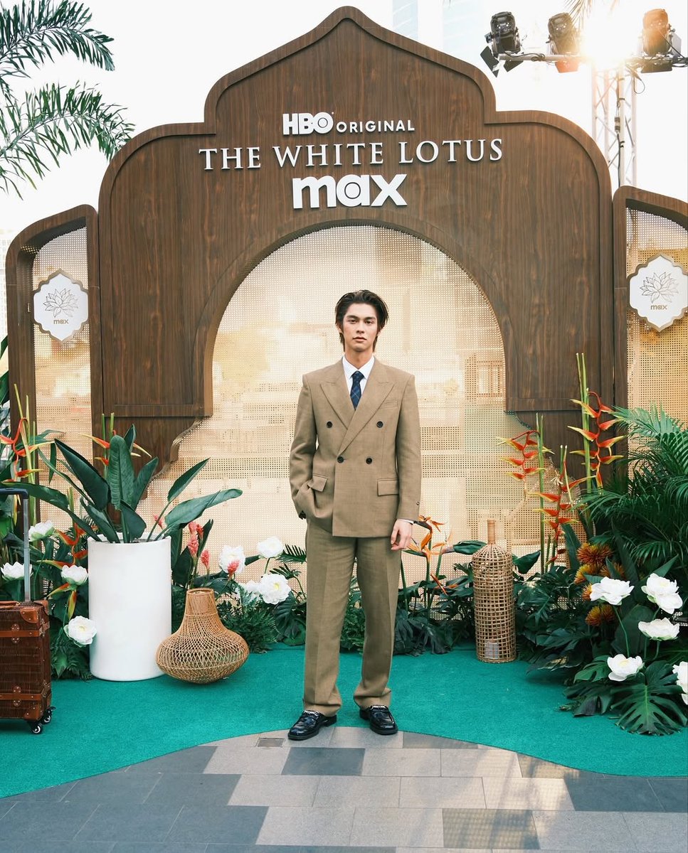BrightVBrasilFC's tweet photo. UMA ESTREIA TÃO MAGNÍFICA QUANTO UM LÓTUS FLORESCENTE!

ig. cloud9.ent.official

#MaxAsia
#TheWhiteLotus
#TheWhiteLotusxBRIGHT
#bbrightvc
#Cloud9Ent https://t.co/ttd29l7IMC