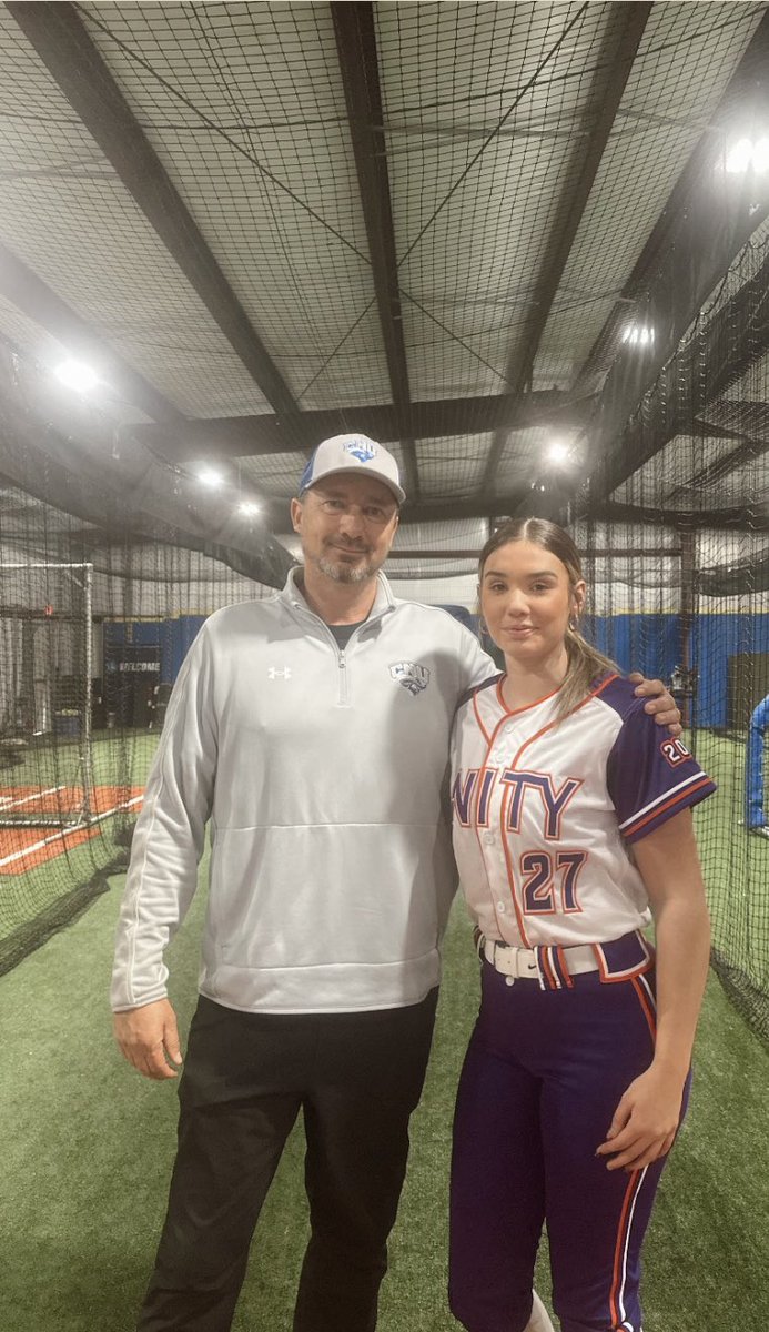 baileyt2027's tweet photo. Yesterday, I had a great time with @CoachKeithParr at the Holiday Hitting Clinic, I learned a lot in just a couple of hours with him and his players. 💙 @UNITYBOHACMEEKS @Coachrob721 @USASoftball @SoftbalAmerica @D1Softball @SBRRetweets @FloCollegeSB https://t.co/Jlnm6GO6vD