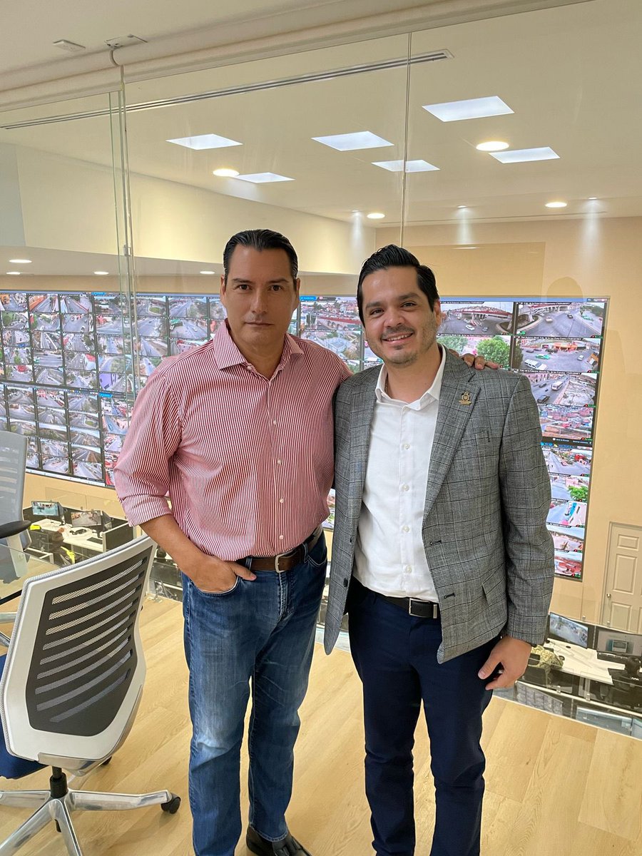 Intercambiando opiniones y buenas prácticas con <a href="/CesarPrietoMx/">Cesar Prieto</a> un gran alcalde que construye!
