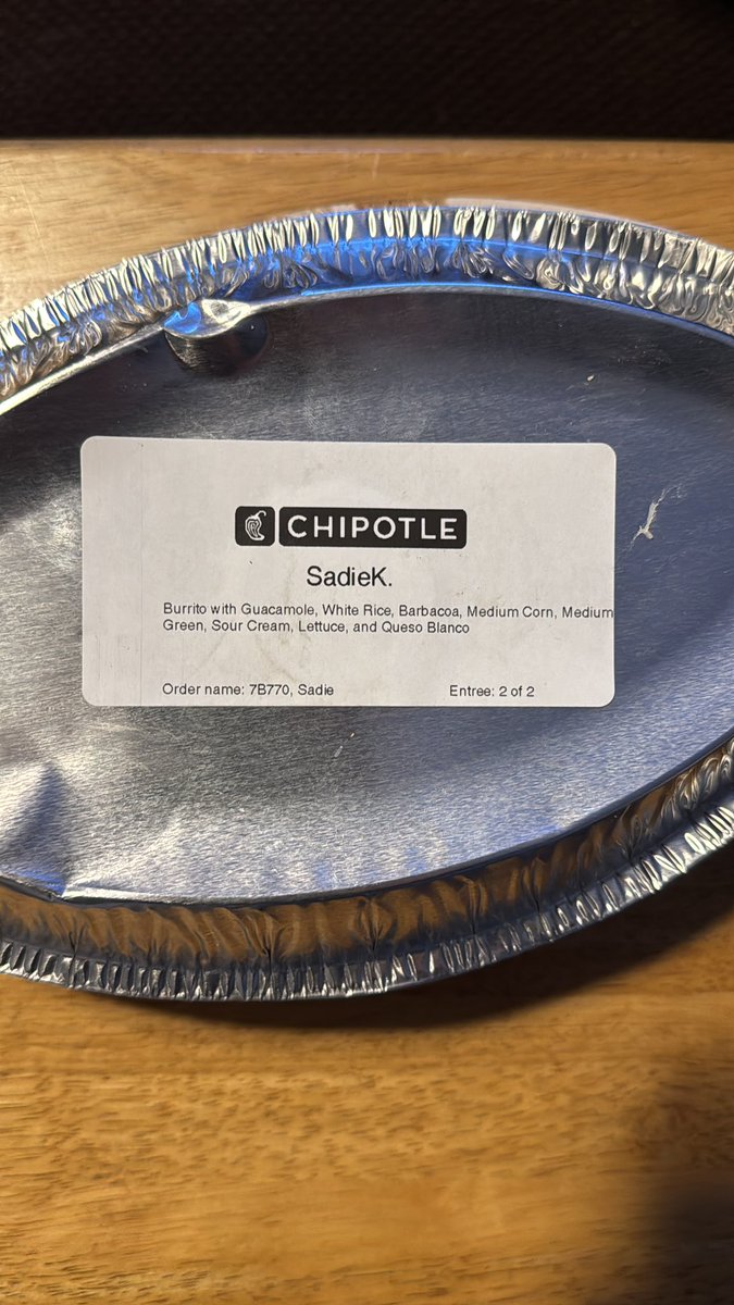 WhiteboyChester's tweet photo. Umm pretty sure this isn’t a burrito! @ChipotleTweets https://t.co/NCH1iYSfT6