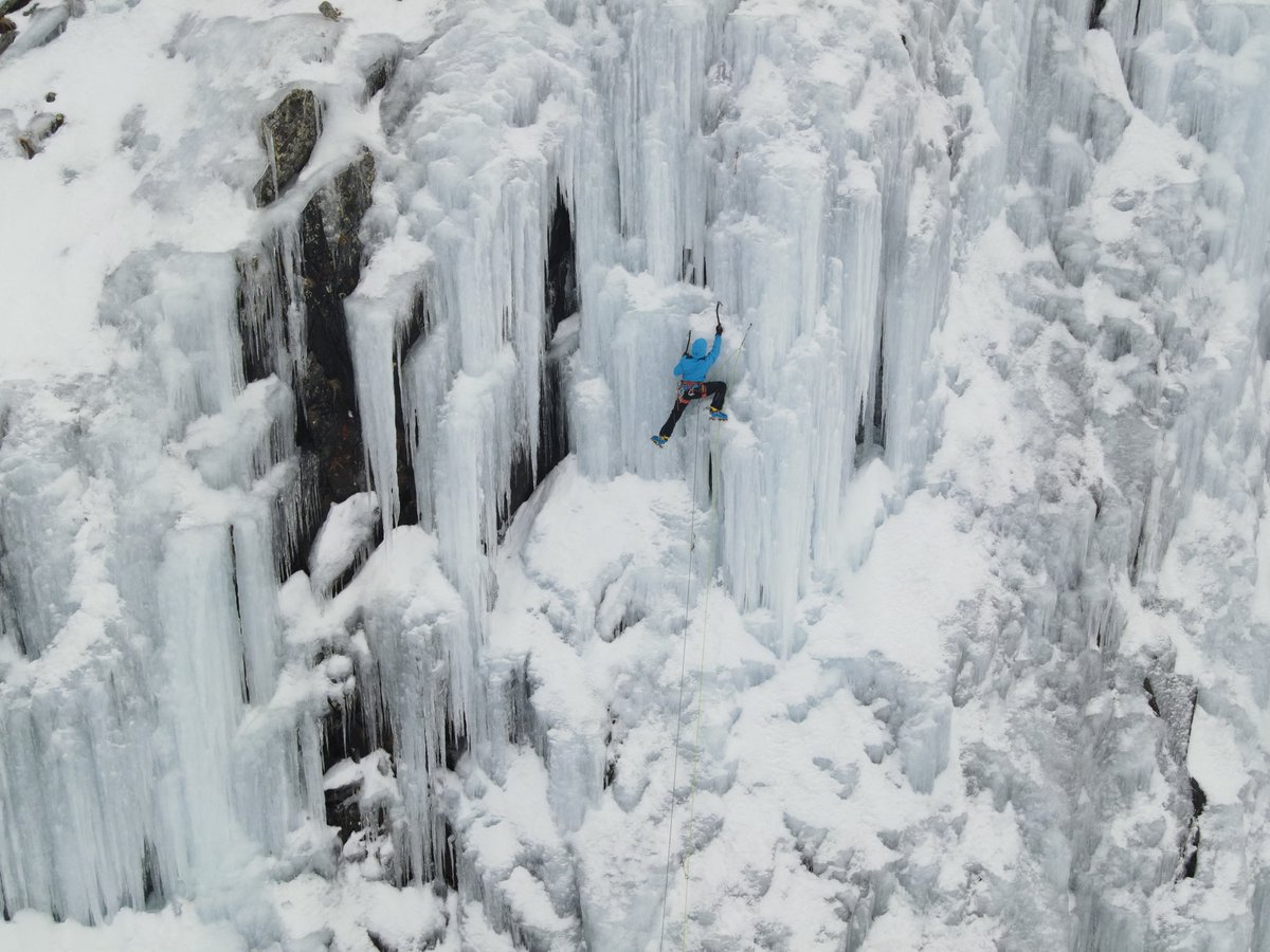 Cada día poco más cerca de la cima. Fotón de <a href="/chechuarribas/">Chechu Arribas Fotografía de Acción</a> 
#WinterSeason #thewaytothemountains #iceclimbing 
#TheIndianFace #BornToBeFree #AdventureTIF