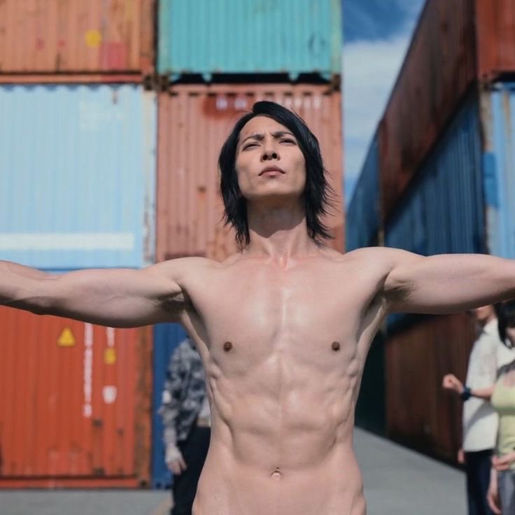 snailcrack's tweet photo. rewatched alice in borderland just for this https://t.co/hUypO2UcPm