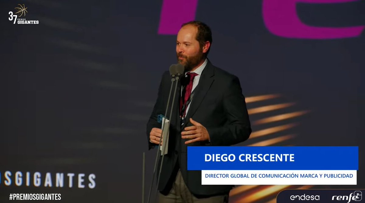 🏆 Recibe el premio Diego Crescente <a href="/quintoterelio/">Diego Crescente</a>, Director global de Comunicación marca y publicidad de <a href="/Renfe/">Renfe</a> 

Entrega el premio José Antonio Paraíso, Director General de Gigantes del Basket

#PremiosGigantes 🎖️