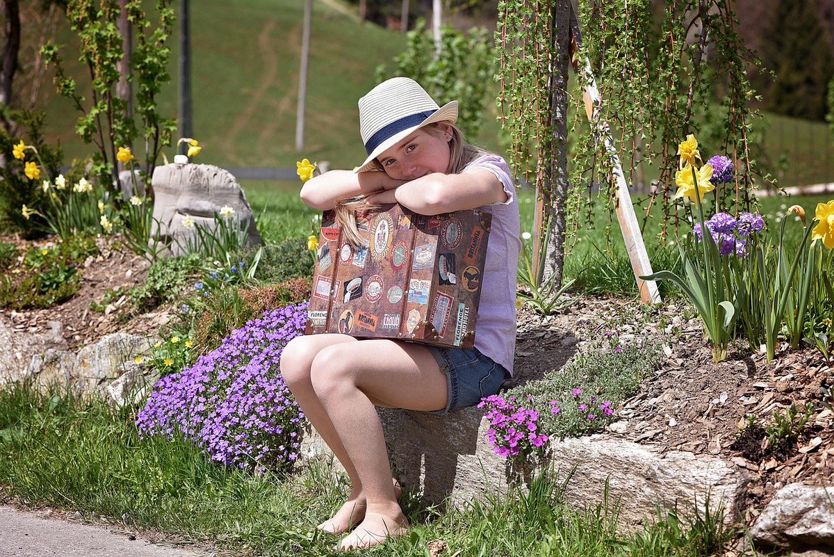 ahoneytravels's tweet image. 🧳 Me: Packs light for a trip

Also me: Adds 5 extra outfits “just in case” 😆

Who else does this? 😂 

#PackingProblems #TravelAddict