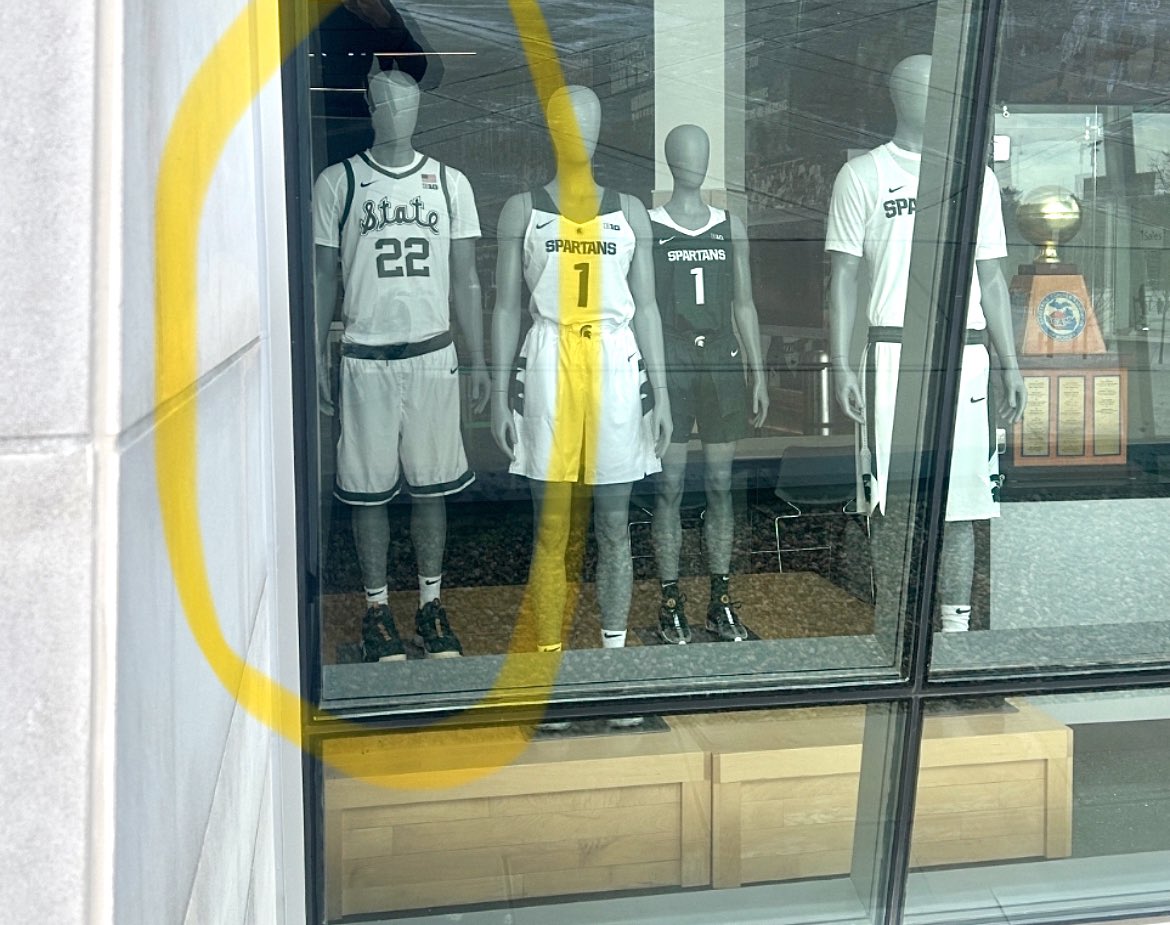 JacobMaurer55's tweet image. Showcasing them right outside the Breslin but haven’t put them on since 2019 🥲 #bringemback