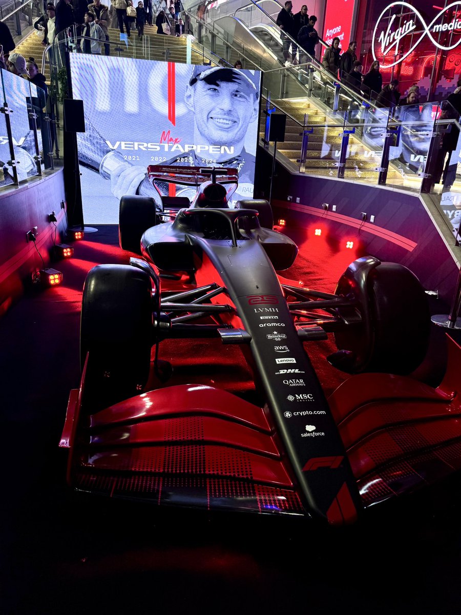 dirk_adam's tweet image. F1 75 Live #O2 #London