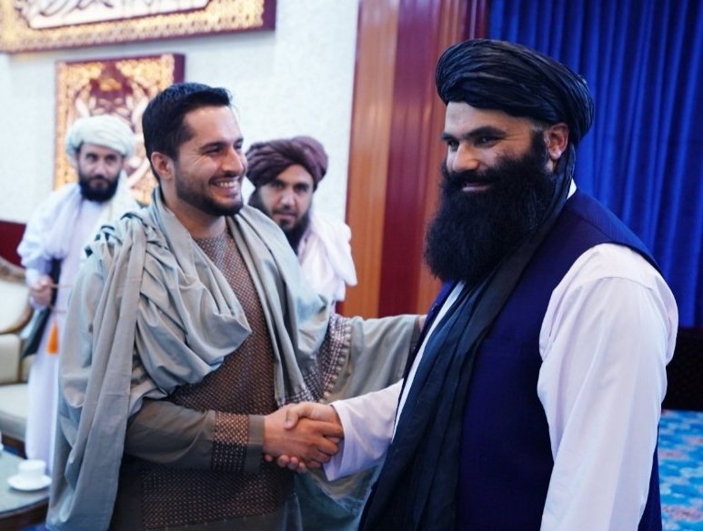 _NasMansoor's tweet photo. خلیفه صیب #مقام ته نه؛
بلکه #انسانیت ته درناوی کوئ. https://t.co/QZqhjQBa9K
