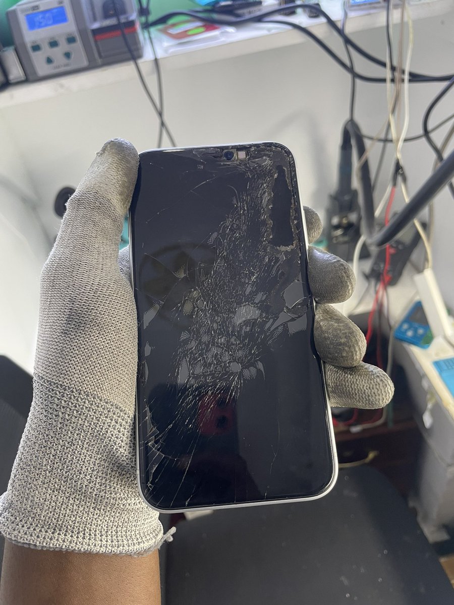 Gildas_tm's tweet photo. Reparation de vos afficheurs en 10 minutes chez Best Apple Care

📞 6 93 14 48 65 

📍Douala ancien 3ème Hôtel Mickel 

🏷️ Prix afficheur XR avec main d’œuvre et True Tone: 15.000 Fcfa 

🔁 Rt très apprécié https://t.co/XTscAsSjU5
