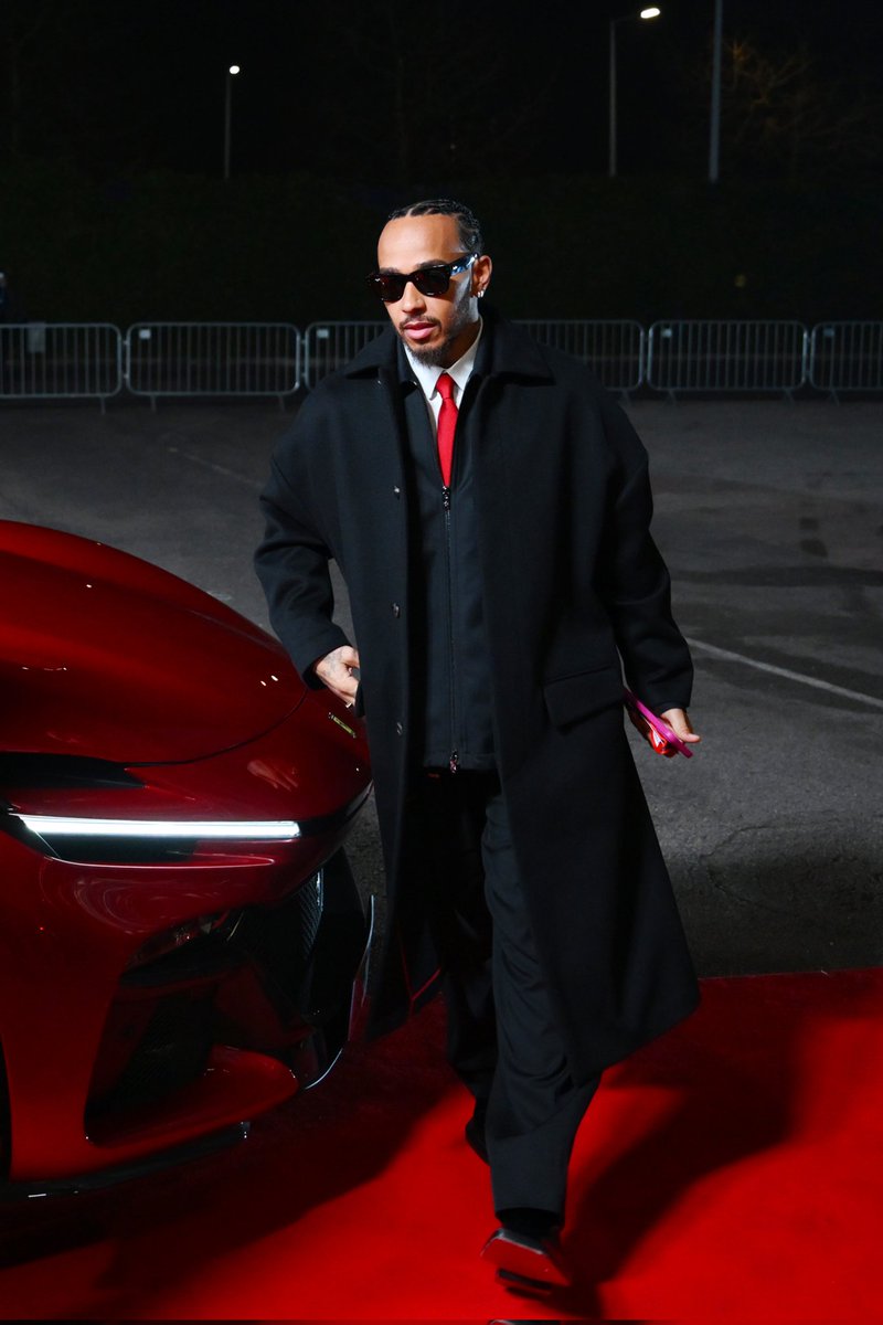 LH44_Lisa's tweet image. Sir Lewis aka Mr Mercedes aka Mr F1 arriving as a #Ferrari driver 🔥🔥🔥

 #O2Arena #London #F175 #TeamLH