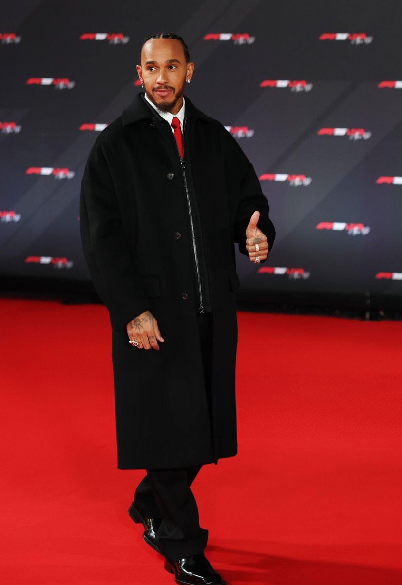 LH44_Lisa's tweet image. Sir Lewis aka Mr Mercedes aka Mr F1 arriving as a #Ferrari driver 🔥🔥🔥

 #O2Arena #London #F175 #TeamLH