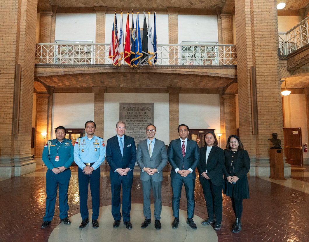 National War College (@nwc_ndu) on Twitter photo Chargé d’affaires Sade Bimantara & delegation visited <a href="/NWC_NDU/">National War College</a> to discuss #Indonesia’s enduring partnership with <a href="/NDU_EDU/">National Defense University</a>. Indonesian students across the university share democratic values, gain new insights as future strategic leaders & contribute to joint security cooperation. Chargé d’affaires Sade Bimantara & delegation visited <a href="/NWC_NDU/">National War College</a> to discuss #Indonesia’s enduring partnership with <a href="/NDU_EDU/">National Defense University</a>. Indonesian students across the university share democratic values, gain new insights as future strategic leaders & contribute to joint security cooperation.
