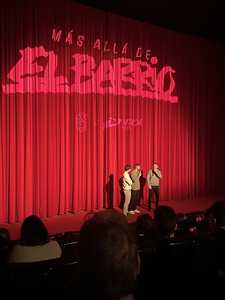 Estamos de estreno #masalladelbarrio con <a href="/paufer_t/">Pau Fernandez</a> <a href="/bruno_guma/">Bruno Gumà</a> <a href="/ar9cip/">𝓪𝓻𝟫️️©</a> y <a href="/insidedocs/">Inside Docs</a> 

Quin moment mes emotiu ♥️⚽️